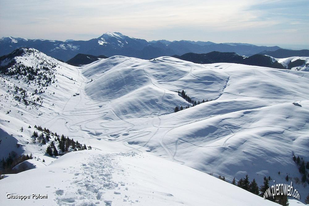 05- dalla cima, la bella pista di fondo .jpg